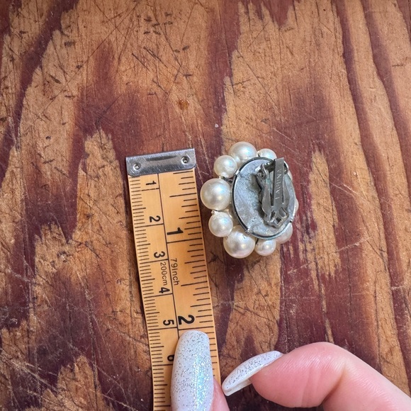 50s-60s Elegant Pearl Cluster Clip on Earrings - Picture 6 of 6